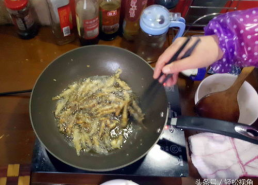 小姐姐下酒吃美食视频,小姐姐带你领略下酒美食的魅力