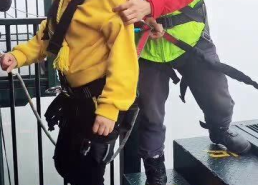 小姐姐舞台翻车图片,小姐姐现场惊魂记
